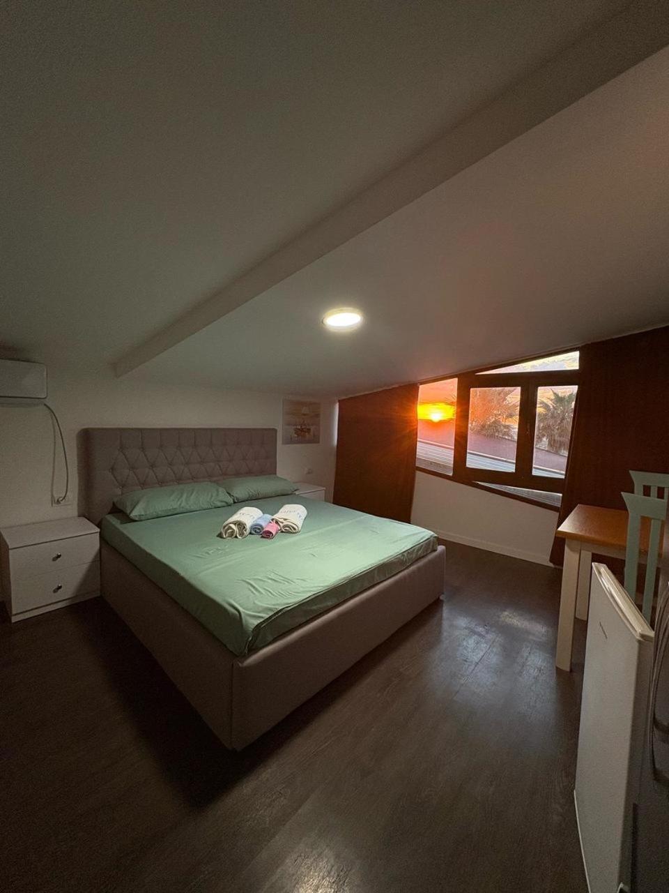 Saint Tropez Durres Otel Bisht Kamez Dış mekan fotoğraf